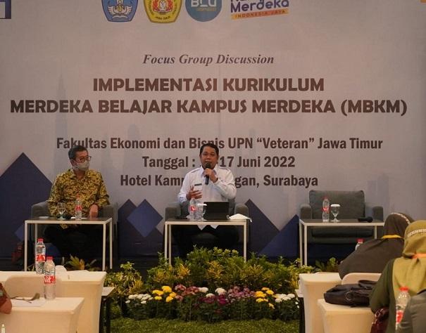 Kepala BPS Jatim Sebagai Narasumber FGD Implementasi Kurikulum Merdeka Belajar Kampus Merdeka (MBKM)