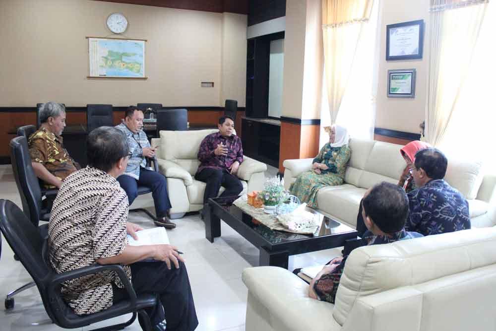  The visit of the Bojonegoro regent in the context of consolidating data provision