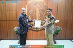 Submission of Land Certificate and Office House of BPS East Java